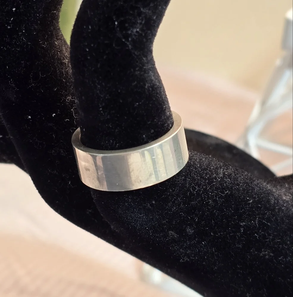 Gucci Silver G Logo Band Ring